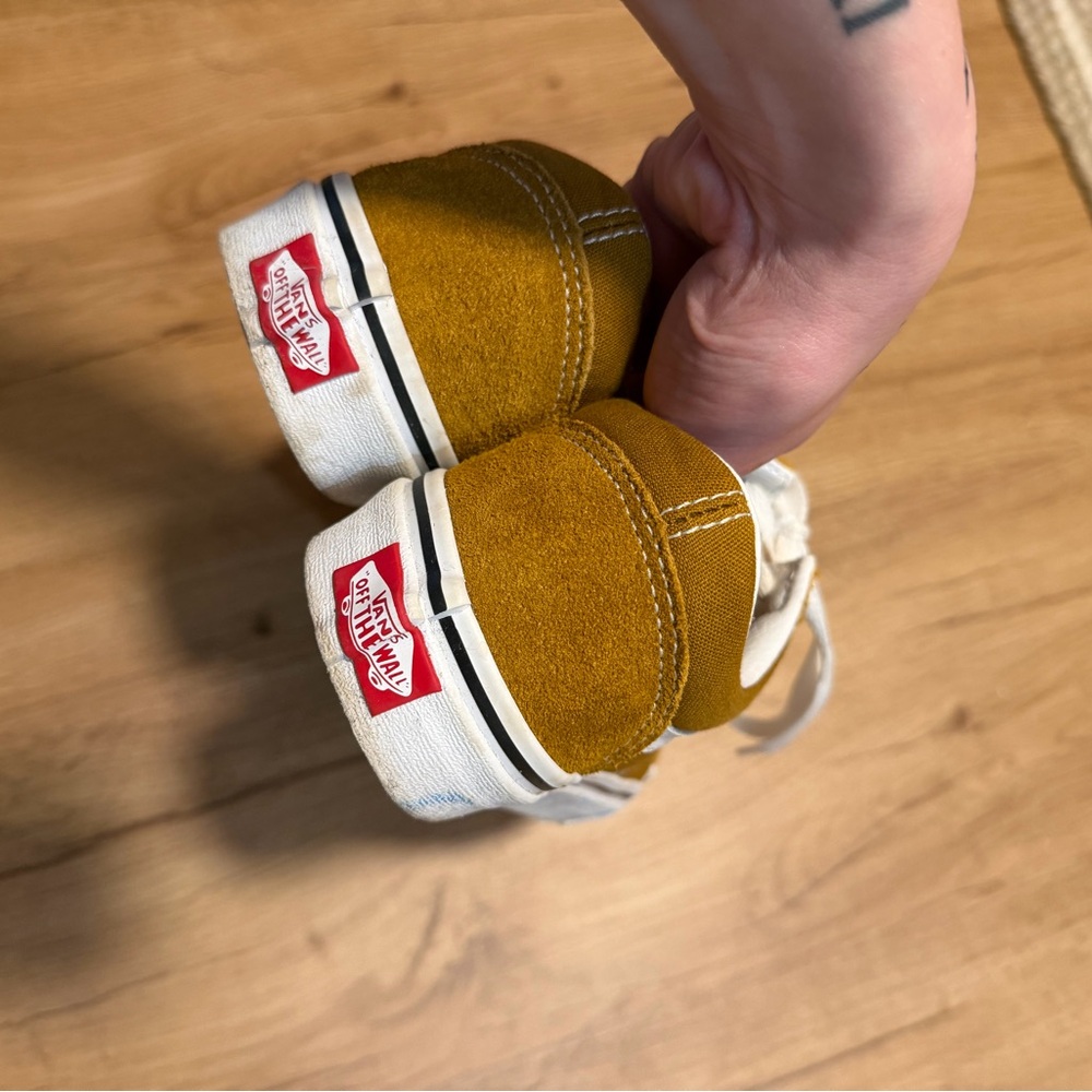 Vans - Picture 5 of 6